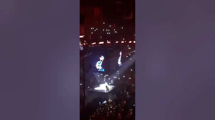 people fighting at pero no te ENAMORES  TOUR  2024 seattle wa