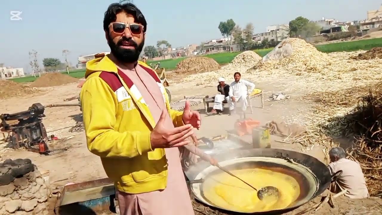 میرے گاؤں میں گُڑ تیار ہو رہا ہے۔.        