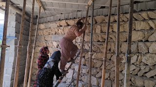 Ziba And Azizullah Are Removing The Iron Beam And Helping Them With The Daughter Of The Family