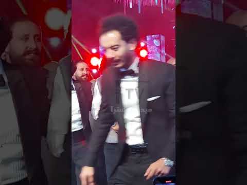 محمد حماقي لمحمد منير لسة هنغنى الليلة يا سمرة أنت هتضحك علينا فى فرح أحمد عصام