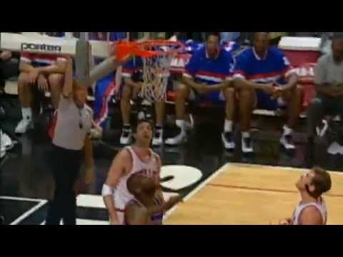 Michael Jordan and Cliff Robinson Highlight the Top 10 Plays of the Week - April 22, 1995