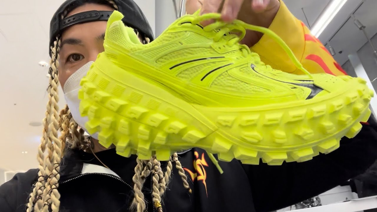 バレンシアガを秒速で買う男