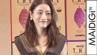 石原さとみ、大人“チョコ”ドレスで美背中も　「明治 ザ・チョコレート」新CM発表会1
