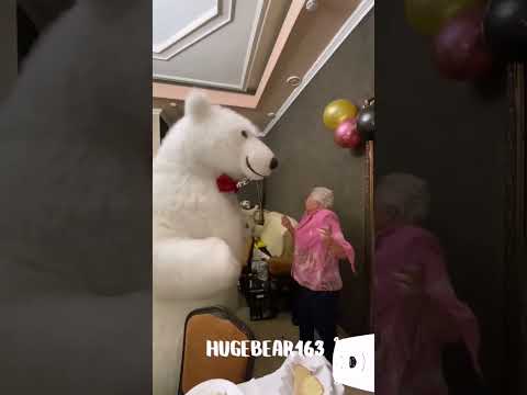 85 лет отличный возраст для танцев! 🥳 #shorts #белыймедведь #ростоваякукла #сюрприз #танцы