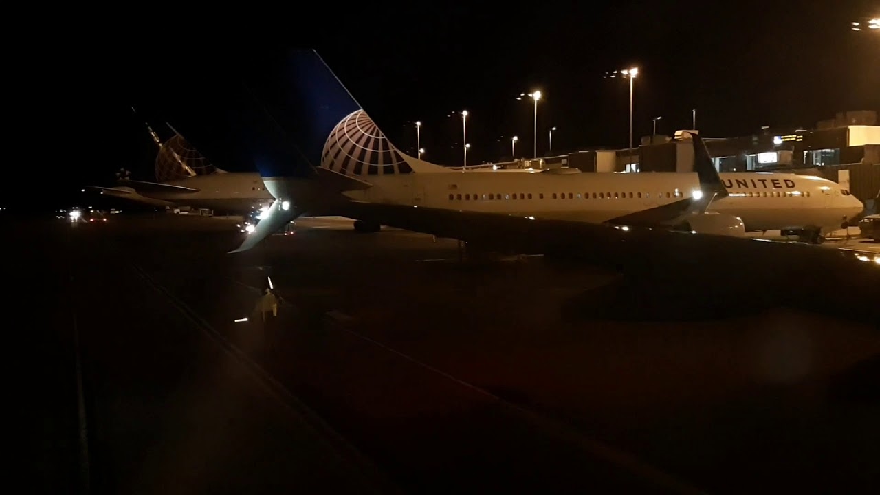 United Airlines Boeing 737-800 Takeoff from Washington Dulles International Airport (IAD)