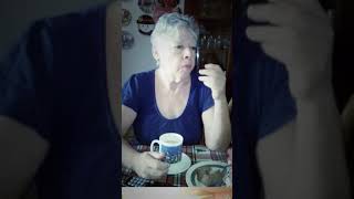 Siguiendo Instrucciones De Los Ayudantes Manoseandola Tablet Se Hacen Recuerdos