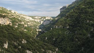 Les Gorges de la Nesque - Un peu plus haut, un peu plus loin (Jean-Pierre Ferland)