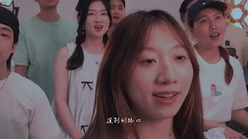 唱歌的人，可能是青春的你；听歌的人，也一定是回忆中的我。听完这首《凤凰花盛开的路口》突然让我想回到那个无忧的夏天。#毕业季 #毕业歌#凤凰花开的路口 #chineseartstic