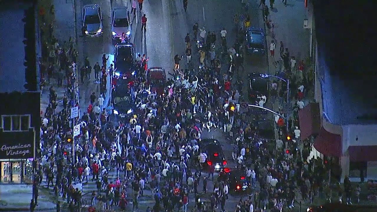 まとめて売りますバラ売り不可　 XXXTENTACION Large crowd gets rowdy during memorial for XXXTentacion | ABC7