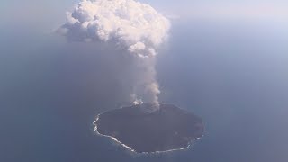 西之島、5秒間隔で噴火  噴煙は最高の2700メートル