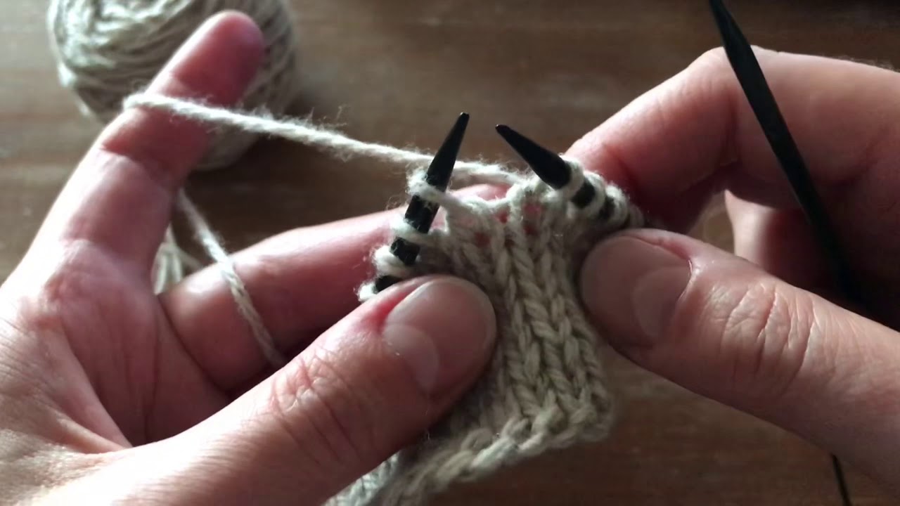 1/3 LC (Left Crossed Cable) worked with and without a cable needle - knitting tutorial.