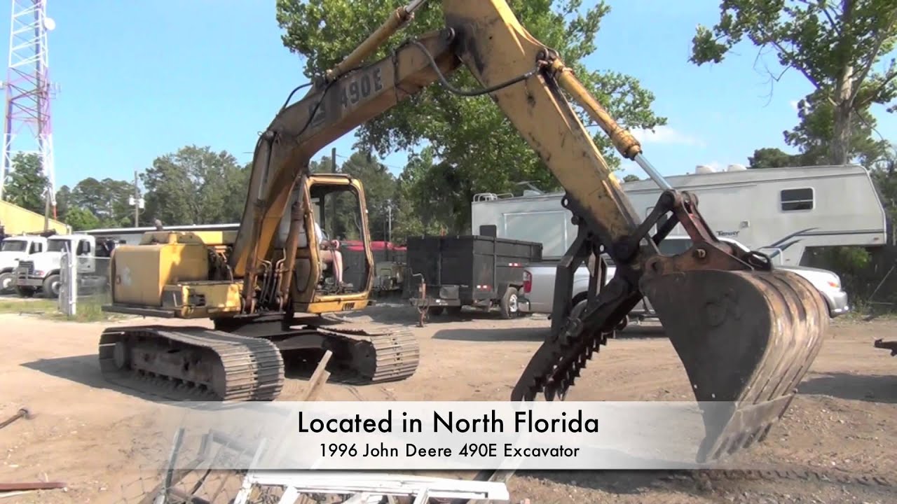 Operating John Deere 490e Excavator