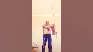 واقف على القمه ومعايا مكالمات انا خدت الصدمه 