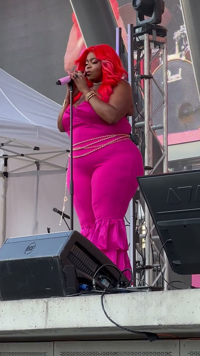 LU KALA performs