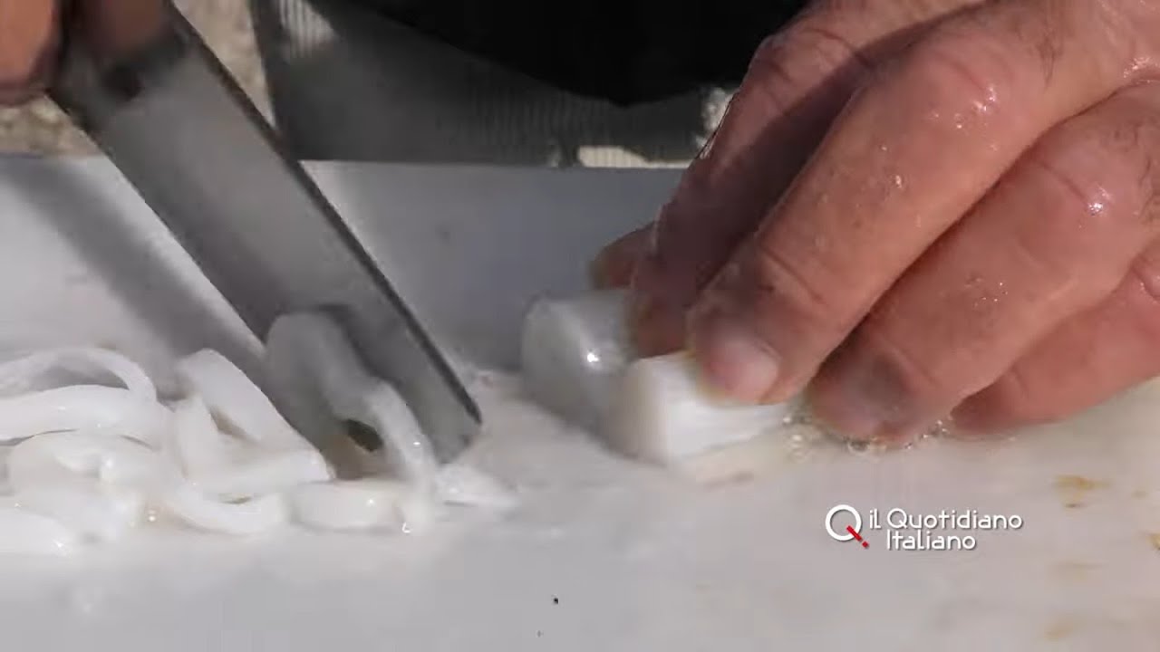 Bianca, sottile e croccantella: a Bari non è Natale senza 