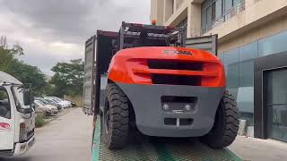 12 ton forklift work in container