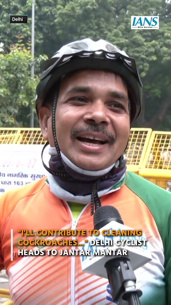 Delhi Cyclist Heads to Jantar Mantar, Says He’ll Help Police ‘Clean Cockroaches’