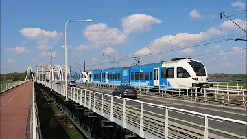 Vechtdallijnen GTW's 518 en 519 tijdens Koningsdag op de lijn Arnhem - Zevenaar