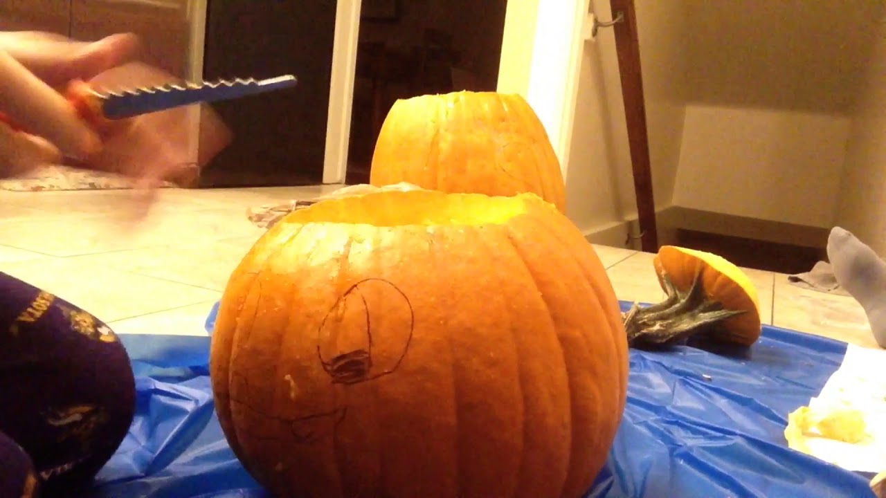 Carving and decorating my pumpkin 🎃
