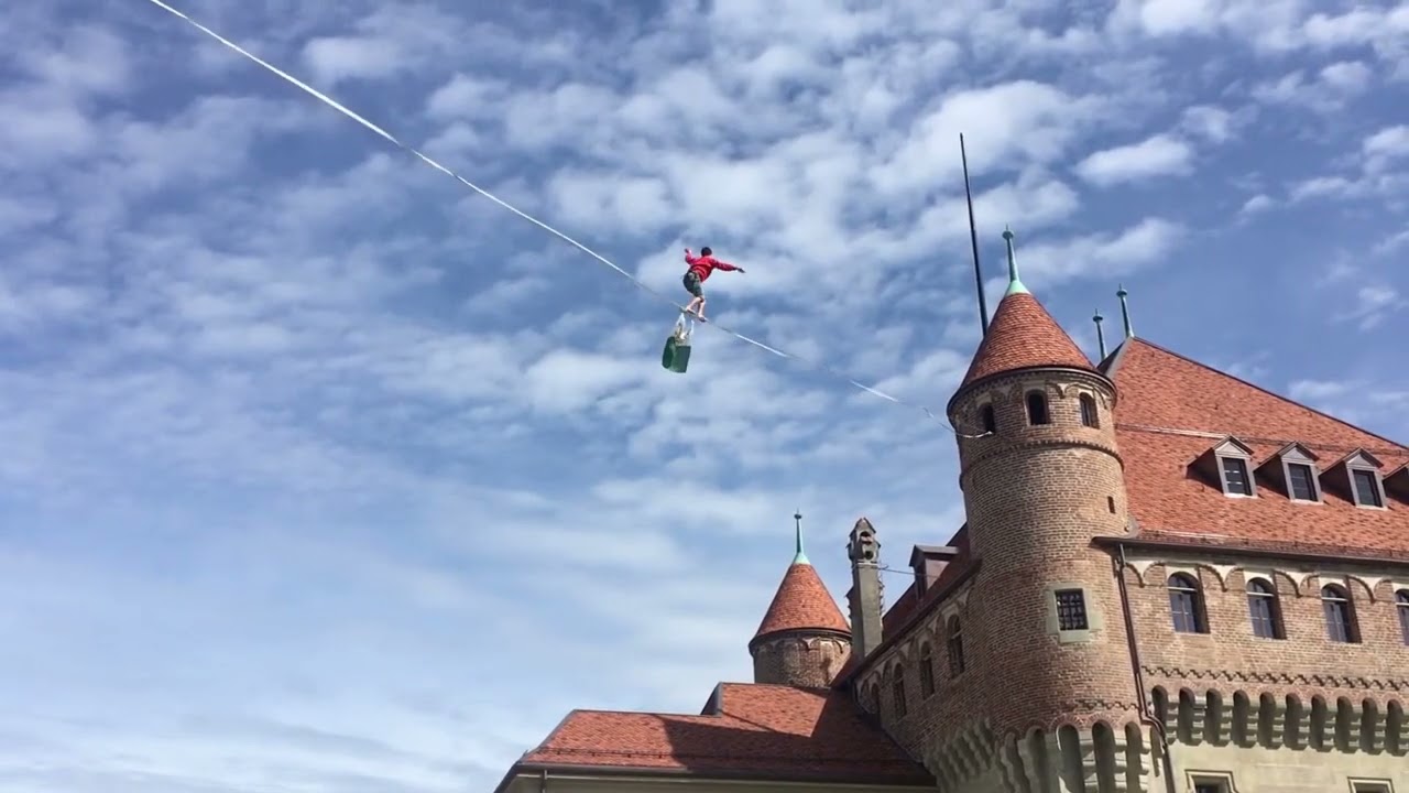Spectacle de highline | Inauguration à Lausanne avec un funambule | Slackline Events