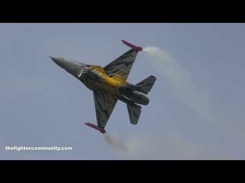 (4K) RIAT 2022. Negative G Force Demo. Belgian Air Component F-16 Solo Display Team. Air Tattoo.