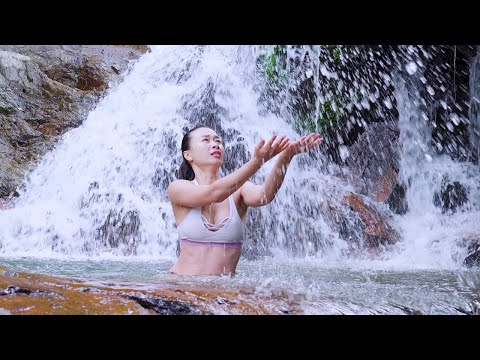 Solo Camping | Catching rock crabs is too easy in this waterfall | Bathing alone in the woods
