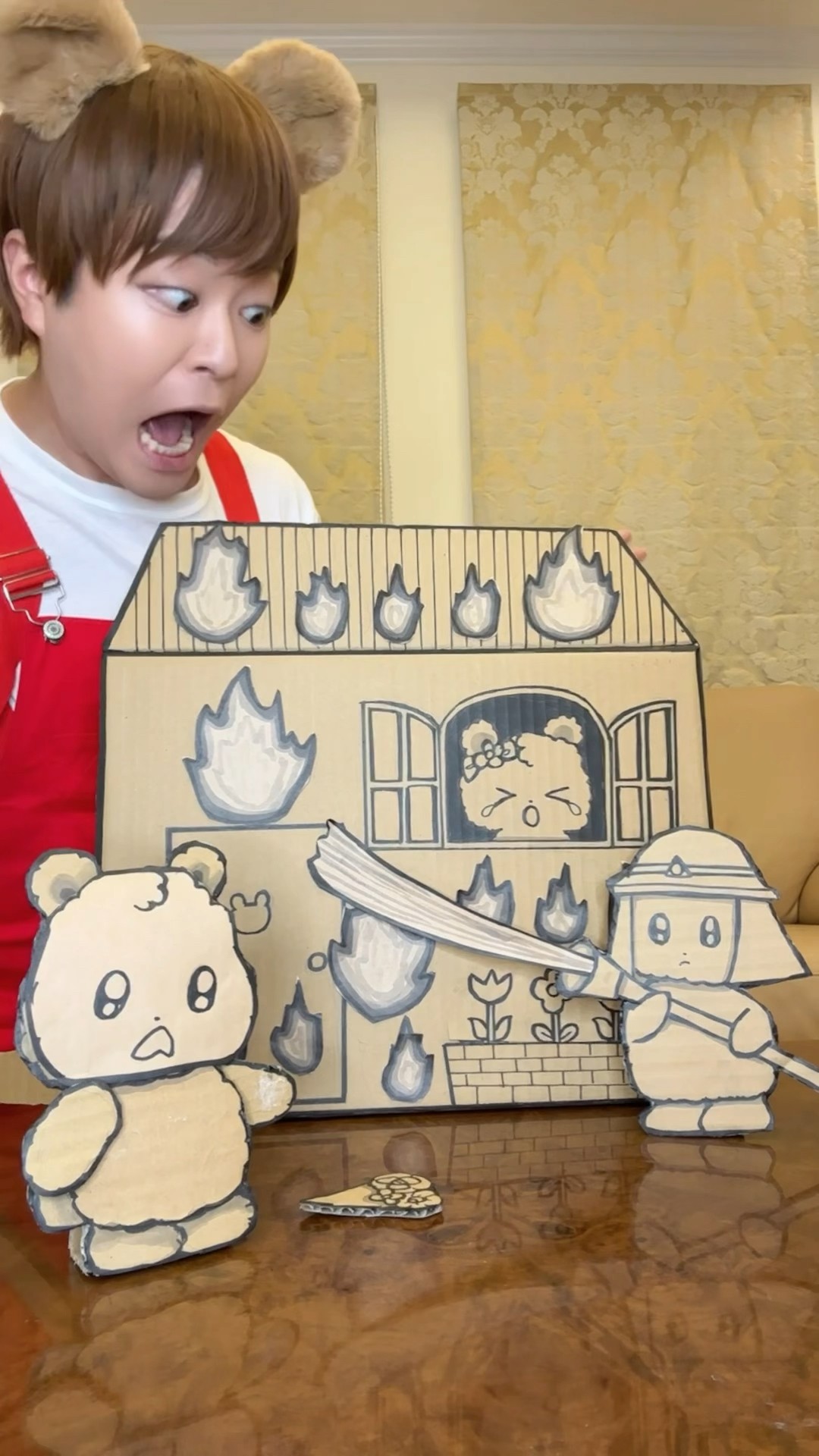 THE CARDBOARD HOUSE IS ON FIRE！#asmr