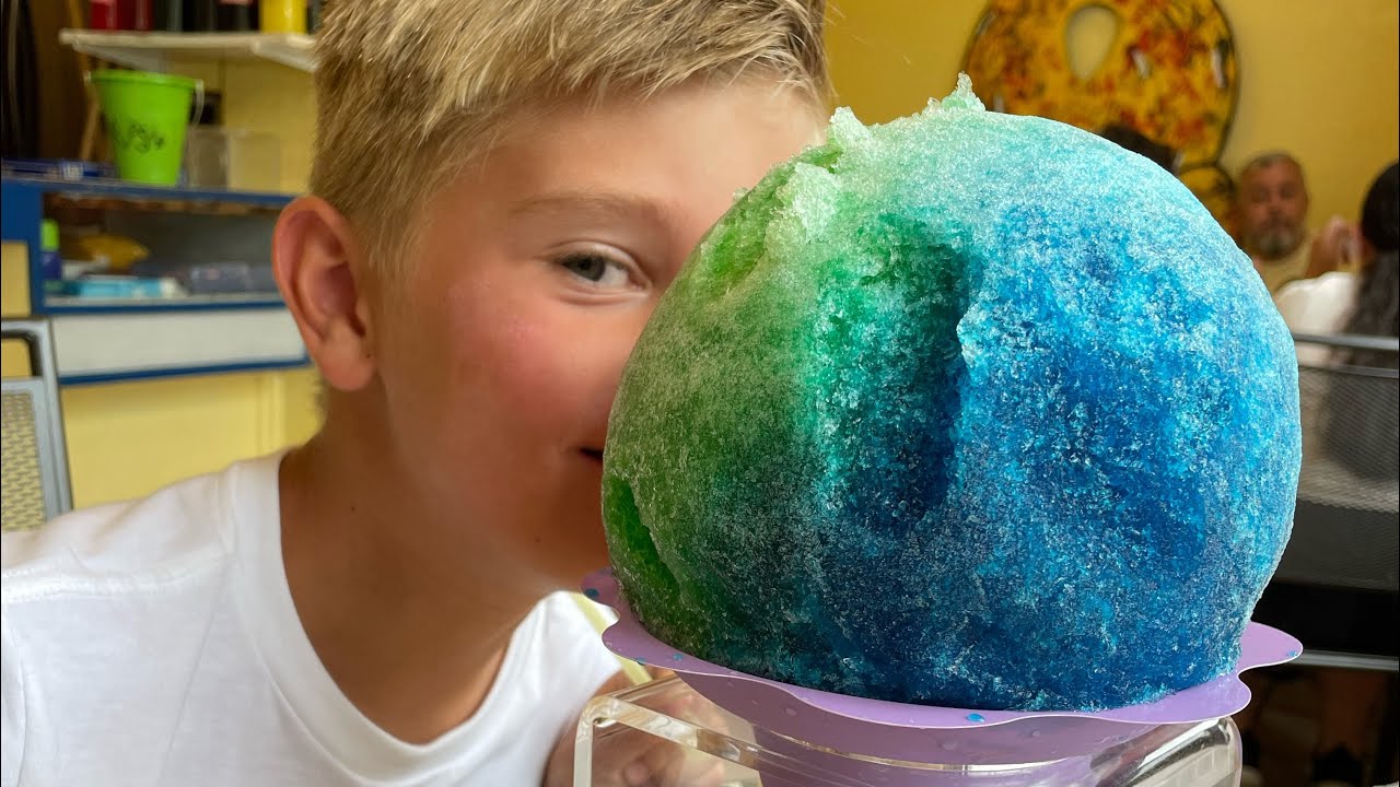 The BEST & biggest shave ice in Hawaii!! (Scandinavian Shave Ice in