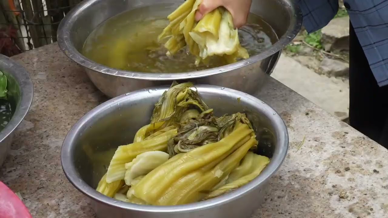 阿英简单做一碗广西的酸菜扣肉，开胃下饭，哥哥吃了都不想回去了