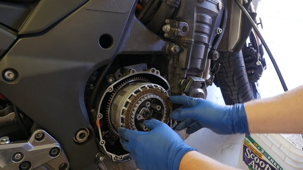 I have to fix the Ninja 1000 / Z1000 clutch... AGAIN!!!!  (Plus a little fairing removal)