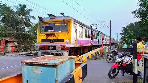 Busy people Waiting at Railgate | Conventional 12 Coach Spedy EMU Trains Skip busy Level Crossing