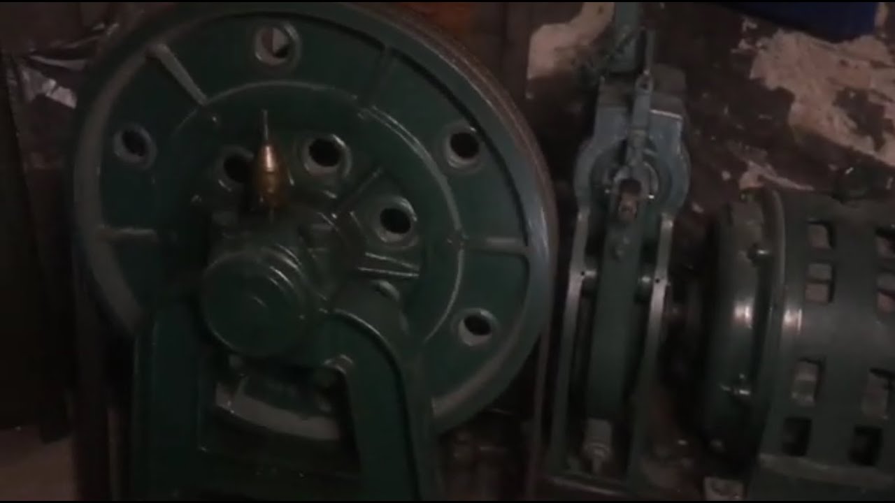 AWESOME ORIGINAL OTIS ELEVATOR MACHINE ROOM (WITH AWESOME RELAY ACTION)