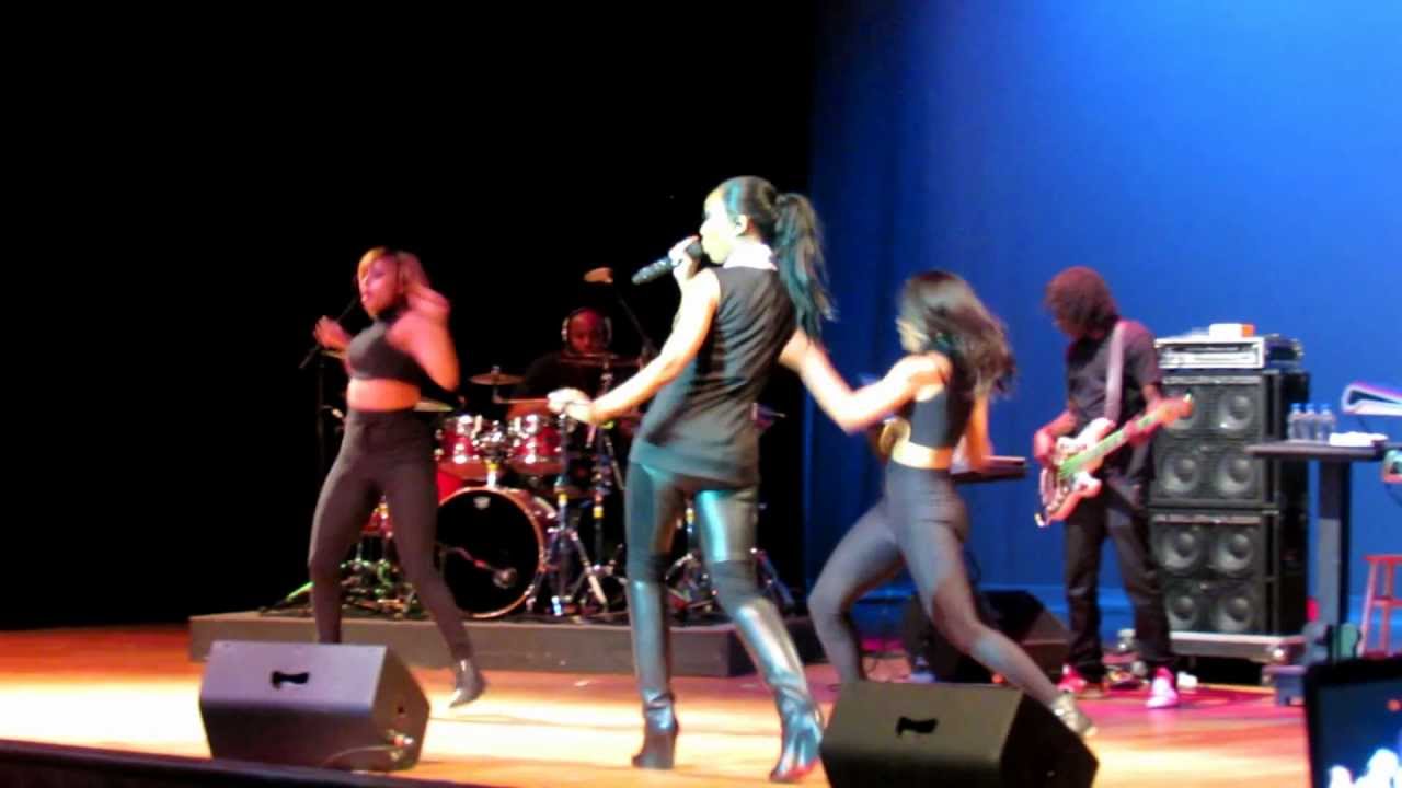 Brandy - Top of The World (Live)