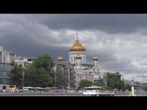 Экскурсия на речном трамвайчике Советский Союз по Москве реке с гидом.