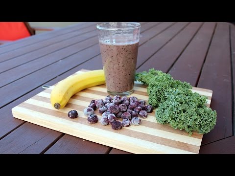 best-plant-based-vegan-blueberry-kale-breakfast-smoothie