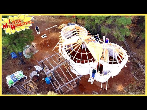 Video: Earthbag Construction - How To Build An Earthbag Garden