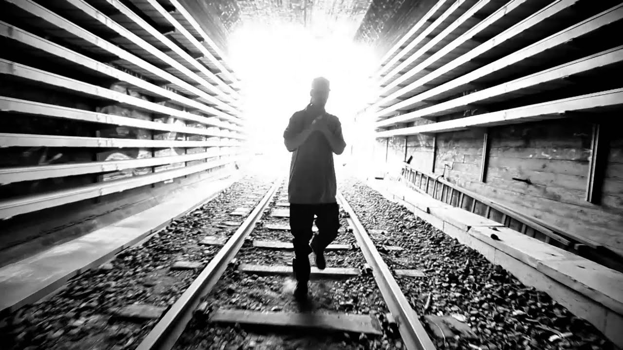 Mira AdmiralP - Skakke Gi Opp (Official video) en YouTube Mira AdmiralP - Skakke Gi Opp (Official video) en YouTube