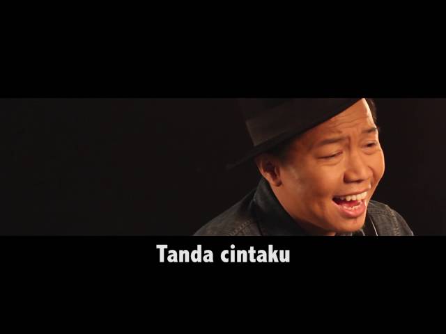 Sandhy Sondoro - Malam Biru Kasihku (Official Music Video) class=