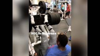 Aroldis Chapman 1,000 lb+ leg press 
