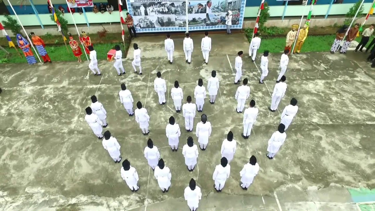 SMAN 6 PONTIANAK ,UPACARA 17 AGUSTUS ,PEMBENTUKKAN FORMASI ALA SMAN 6 PONTIANAK