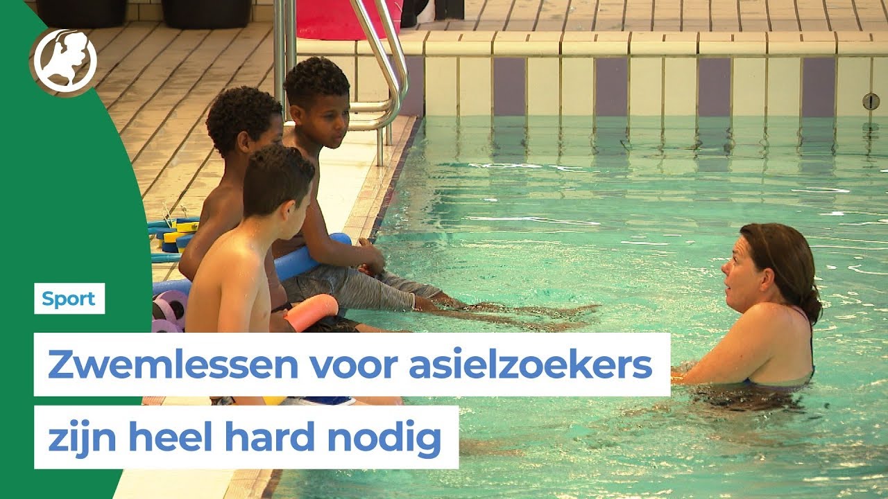 Vluchtelingen leren zwemmen