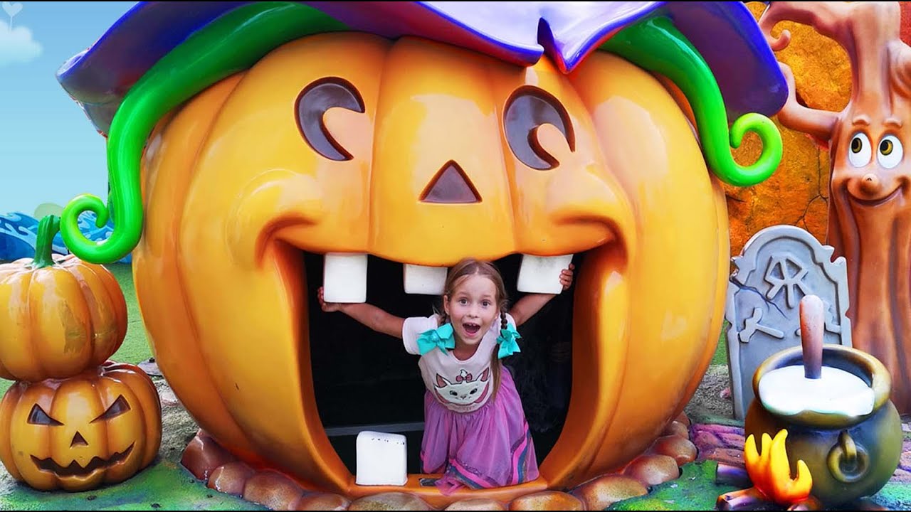 Sofia plays at an amusement park on Halloween