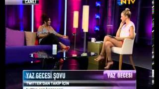 Burcu Esmersoy Mini Etekli Oturuşlar Yaz Gecesi   NTV