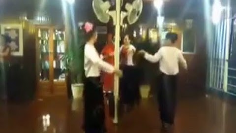 "Múa Sênh Tiền" - điệu múa người Mường - Bản hòa ca đa sắc - Bản sắc người Mường