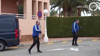 Materiaalmannen Vitesse In Busje Al Aangekomen In Zonnig Spanje