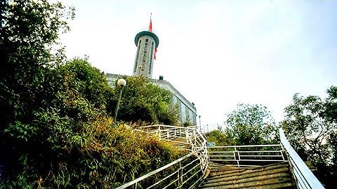 Thiêng liêng Cột cờ Lũng Cú trên đỉnh núi Rồng ở Hà Giang