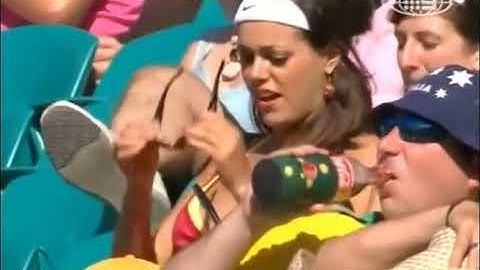 🤣 OH BOY......BOOBS....PIGEONS.....Bill Lawry & Tony Greig hilarious commentary 🤣! Horny commentator