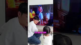 DAD DOES AN OPTICAL ILLUSION ON TV! 😱