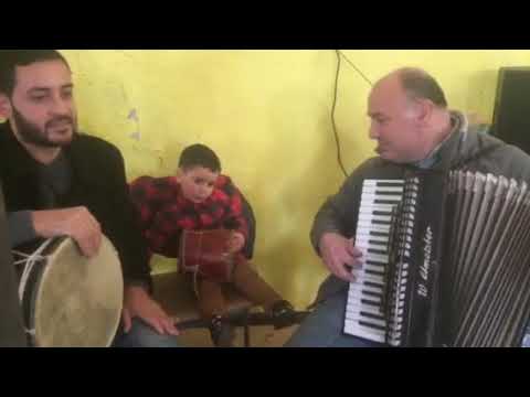 პატარა \"drameri\" მამასთან ერთად დოლს უკრავს!