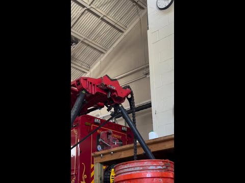 6” Leveling Tripod Chain Vise | 48-22-8690 Video Credit: @andy_works_in_plumbing